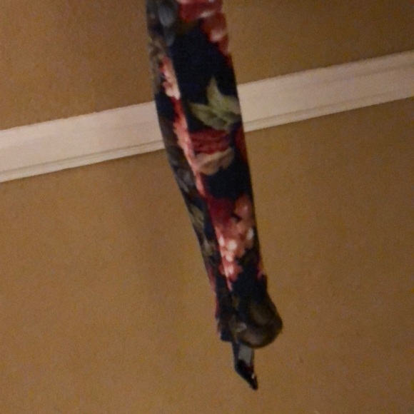 Flower choker/ring neck strap Blouse/Top - Picture 7 of 8